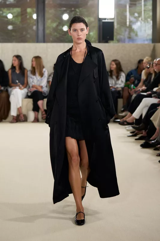 00027-toteme-spring-2026-ready-to-wear-credit-brand