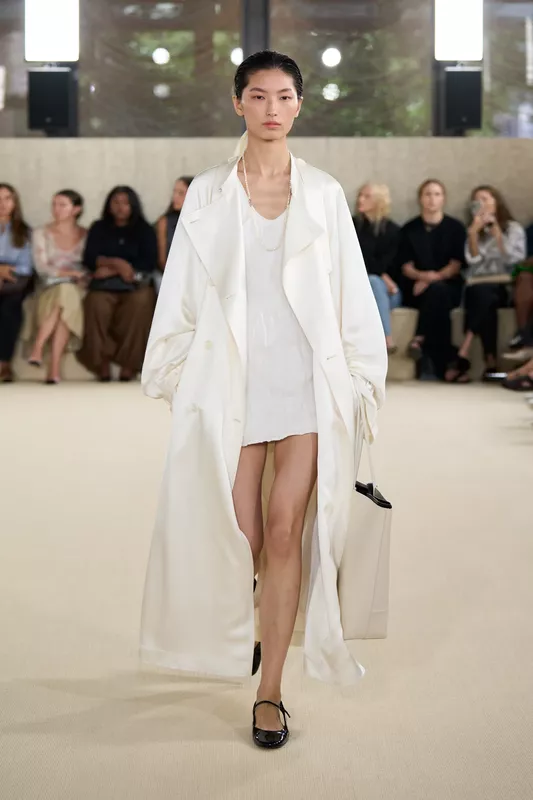 00029-toteme-spring-2026-ready-to-wear-credit-brand