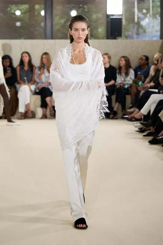 00030-toteme-spring-2026-ready-to-wear-credit-brand
