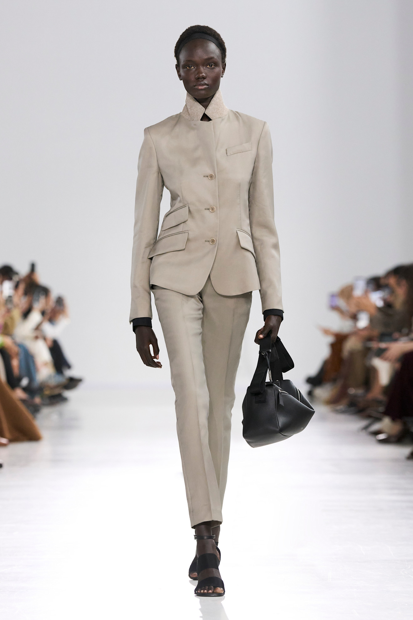 Max Mara S26 008