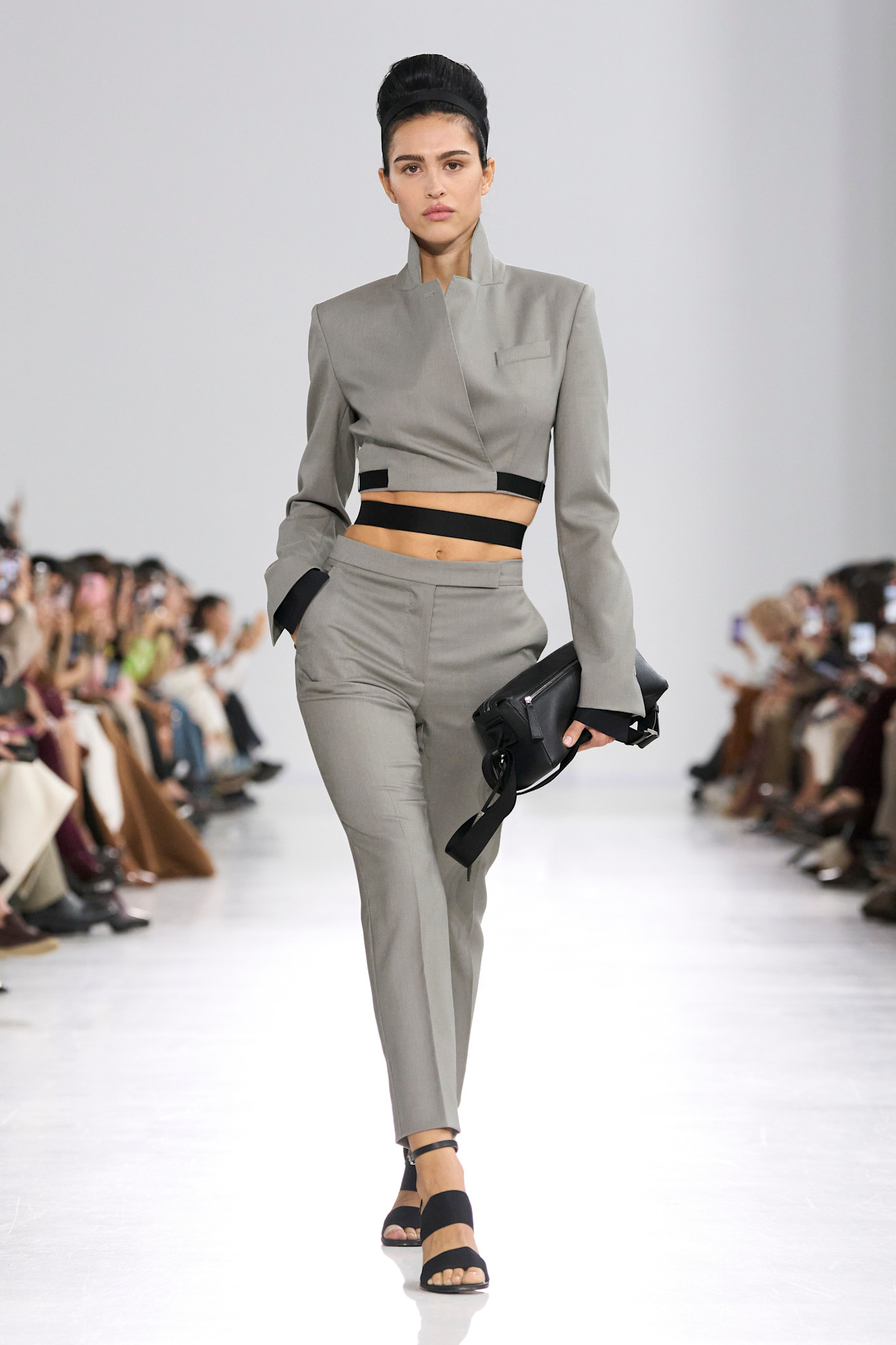 Max Mara S26 010