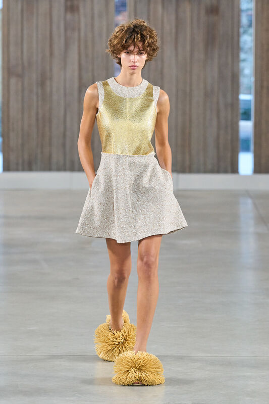 Moschino S26 012