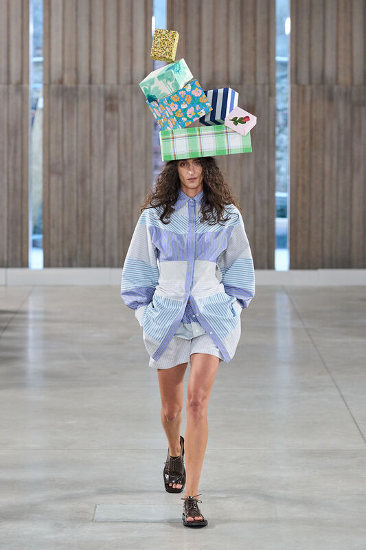 Moschino S26 029