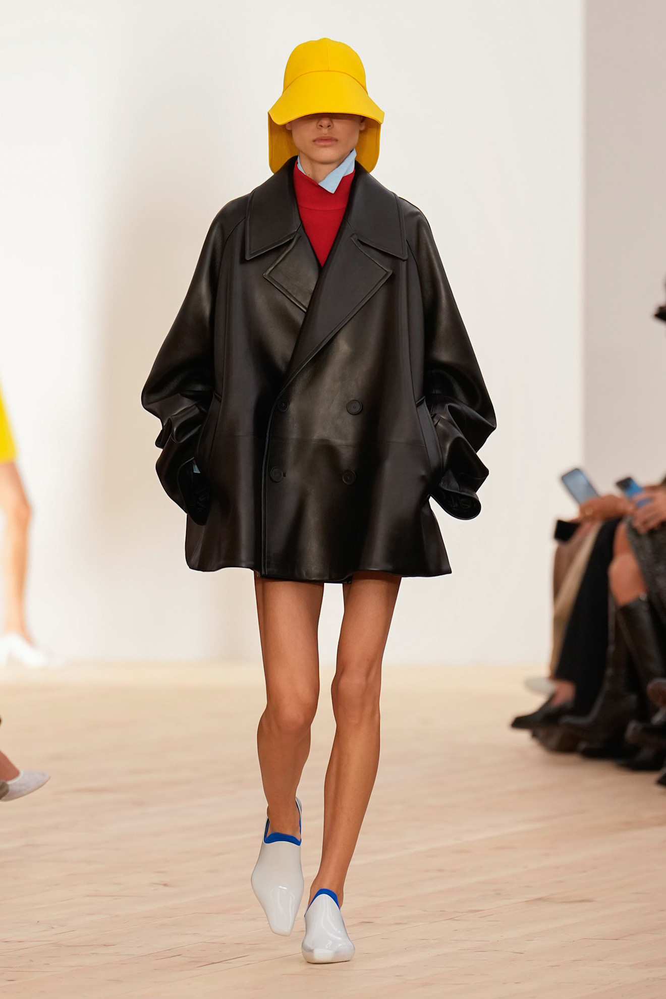 Loewe S26 011