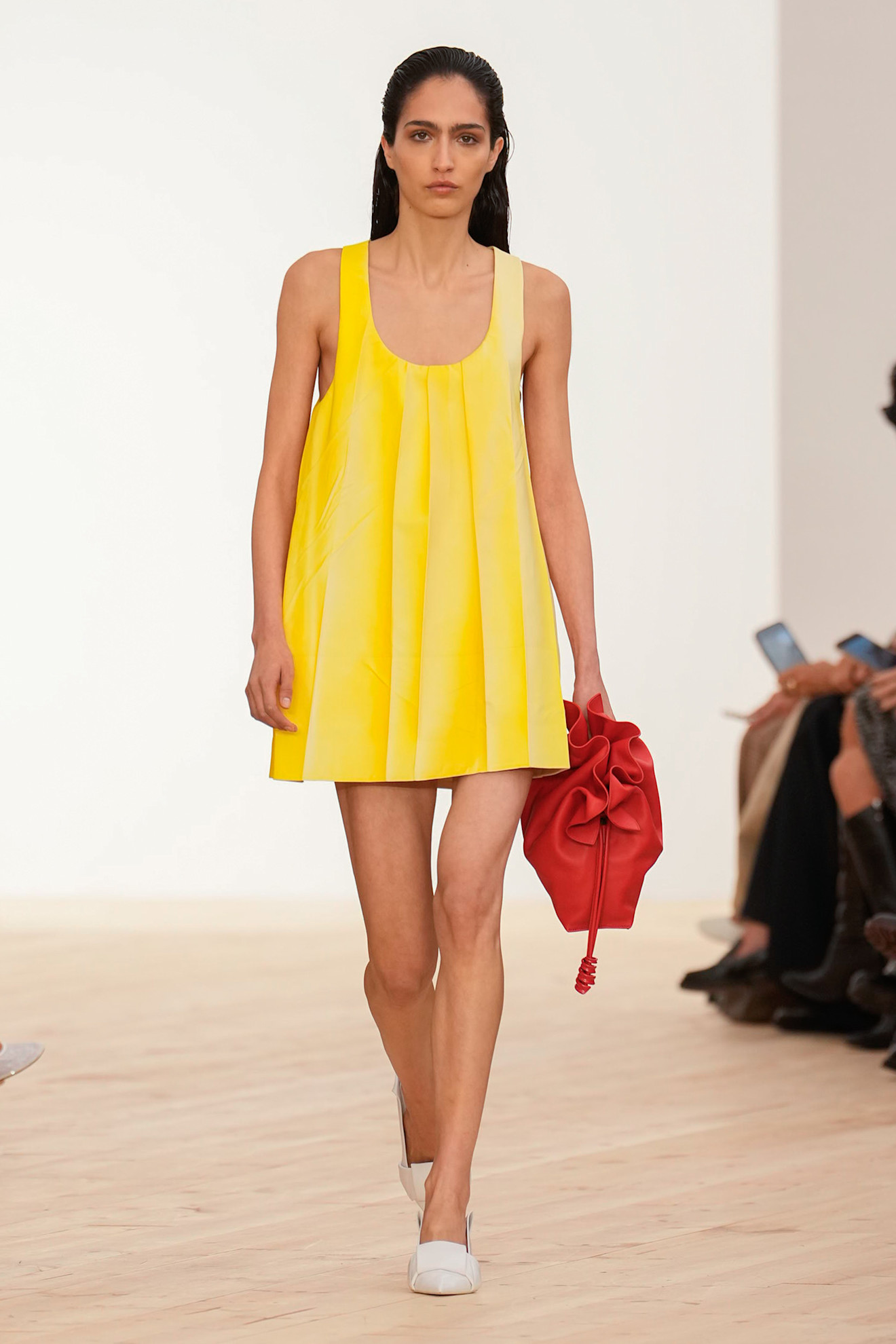 Loewe S26 012