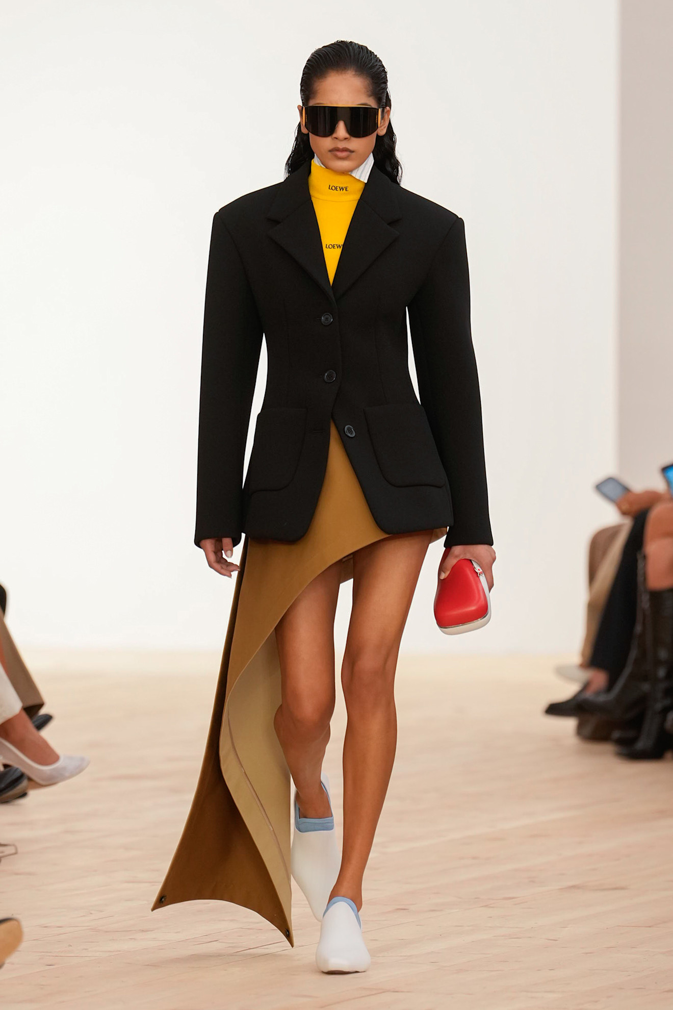 Loewe S26 017