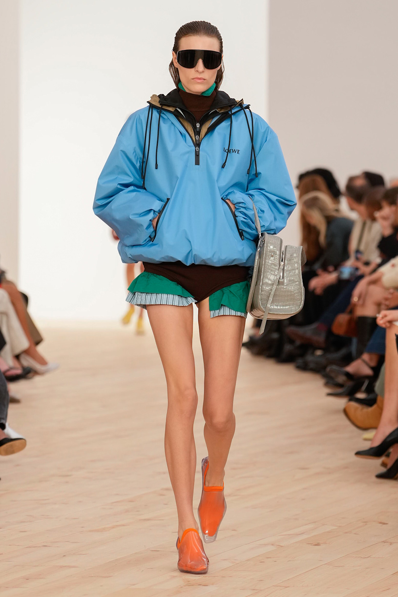 Loewe S26 025