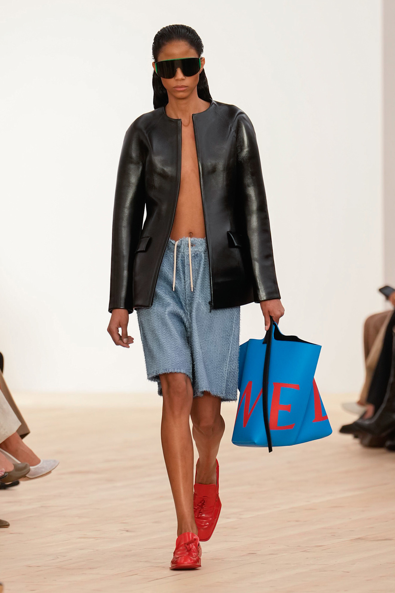 Loewe S26 048