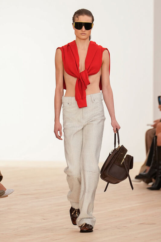 Loewe S26 002