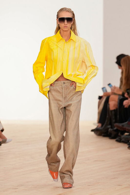 Loewe S26 009