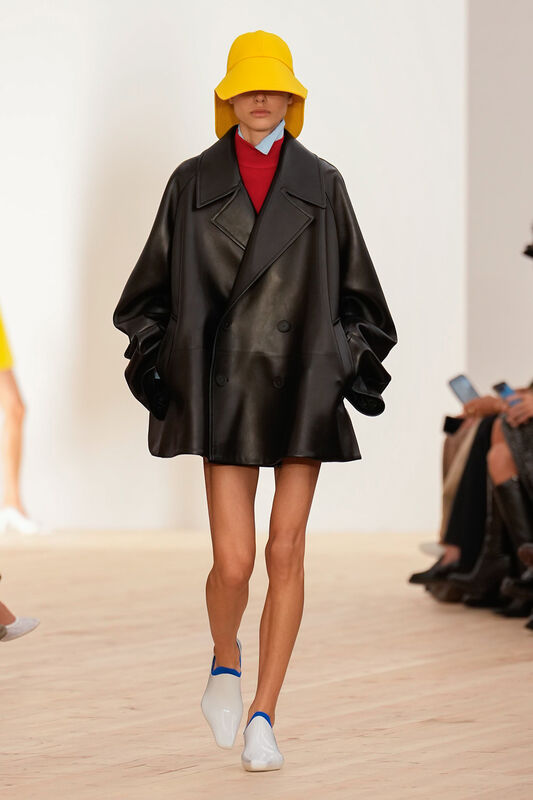 Loewe S26 011