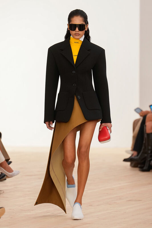 Loewe S26 017
