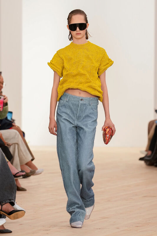 Loewe S26 038