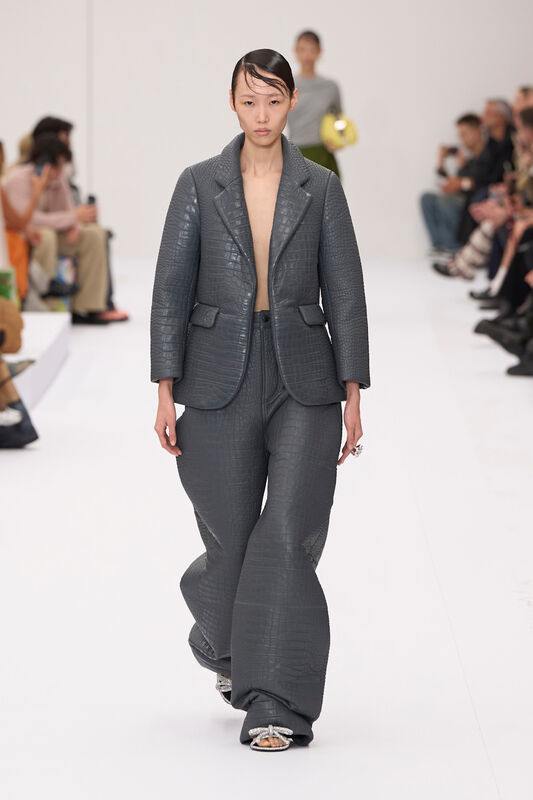 Acne S25 005