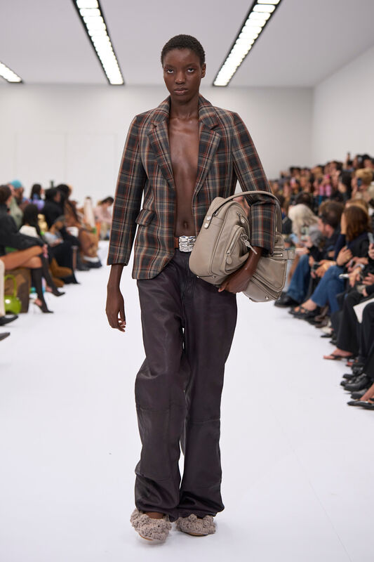 Acne S25 025