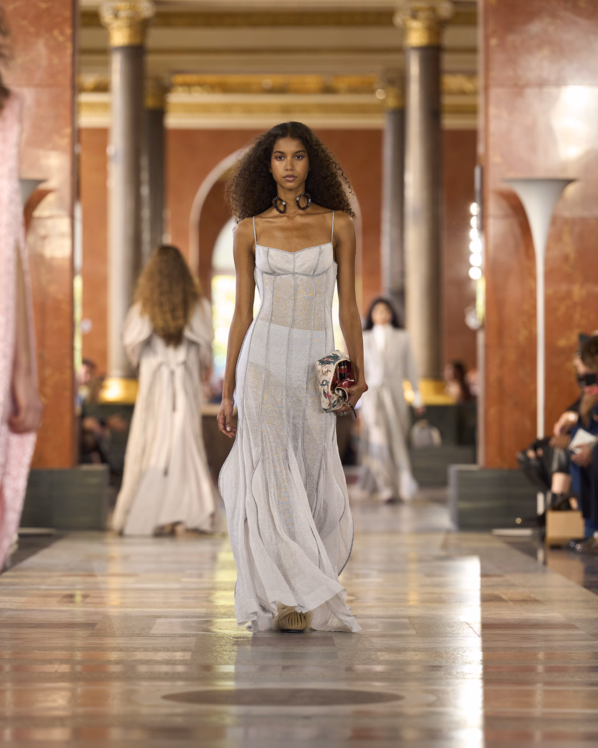 WOMEN_SS26_SHOW_RUNWAY_LOOKS_4_FIO00119_LV-COM_DII_1600x2000