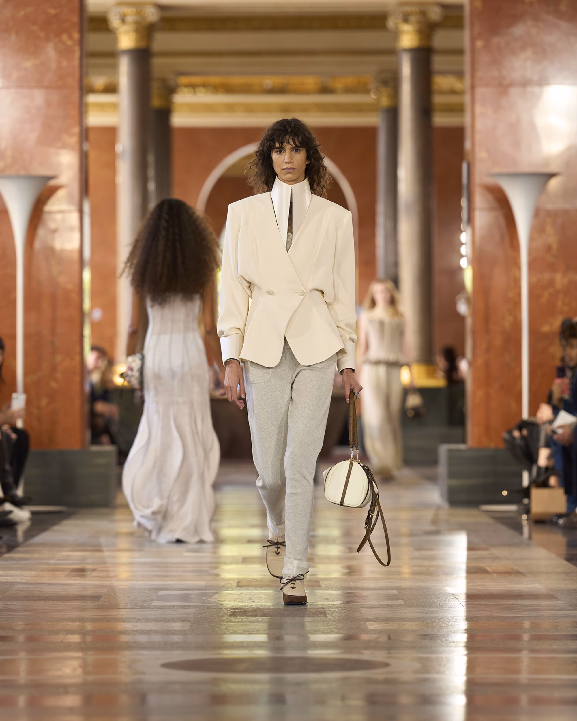 WOMEN_SS26_SHOW_RUNWAY_LOOKS_6_FIO00159_LV-COM_DII_1600x2000