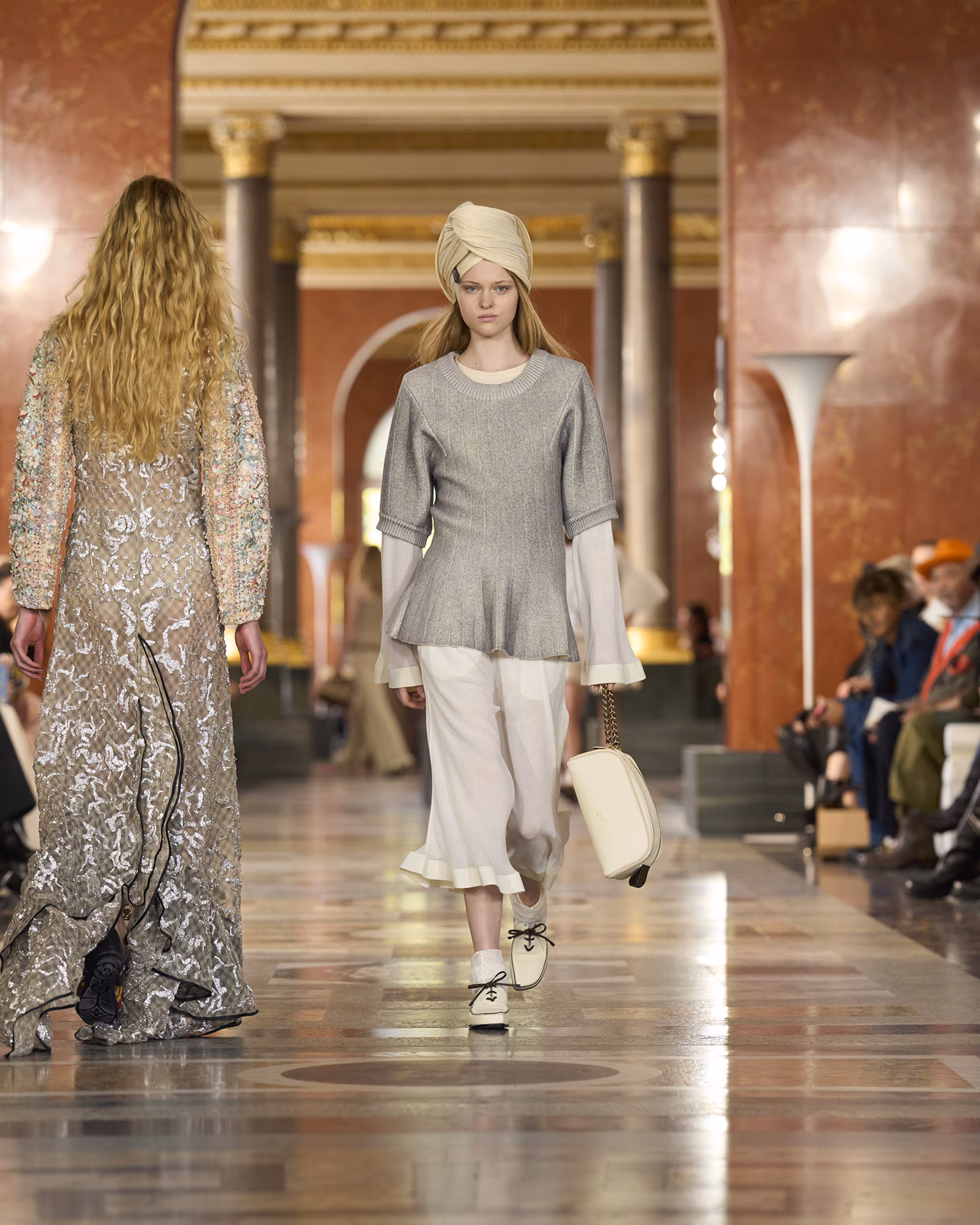 WOMEN_SS26_SHOW_RUNWAY_LOOKS_10_FIO00281_LV-COM_DII_1600x2000