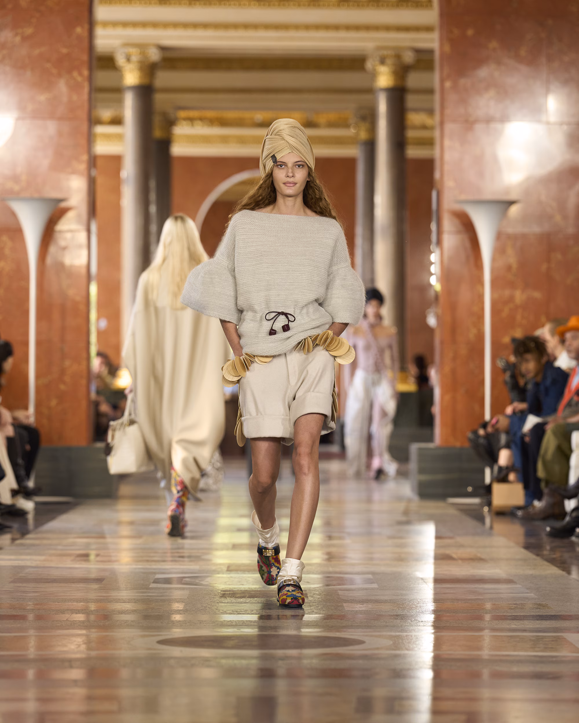 WOMEN_SS26_SHOW_RUNWAY_LOOKS_11_FIO00303_LV-COM_DII_1600x2000