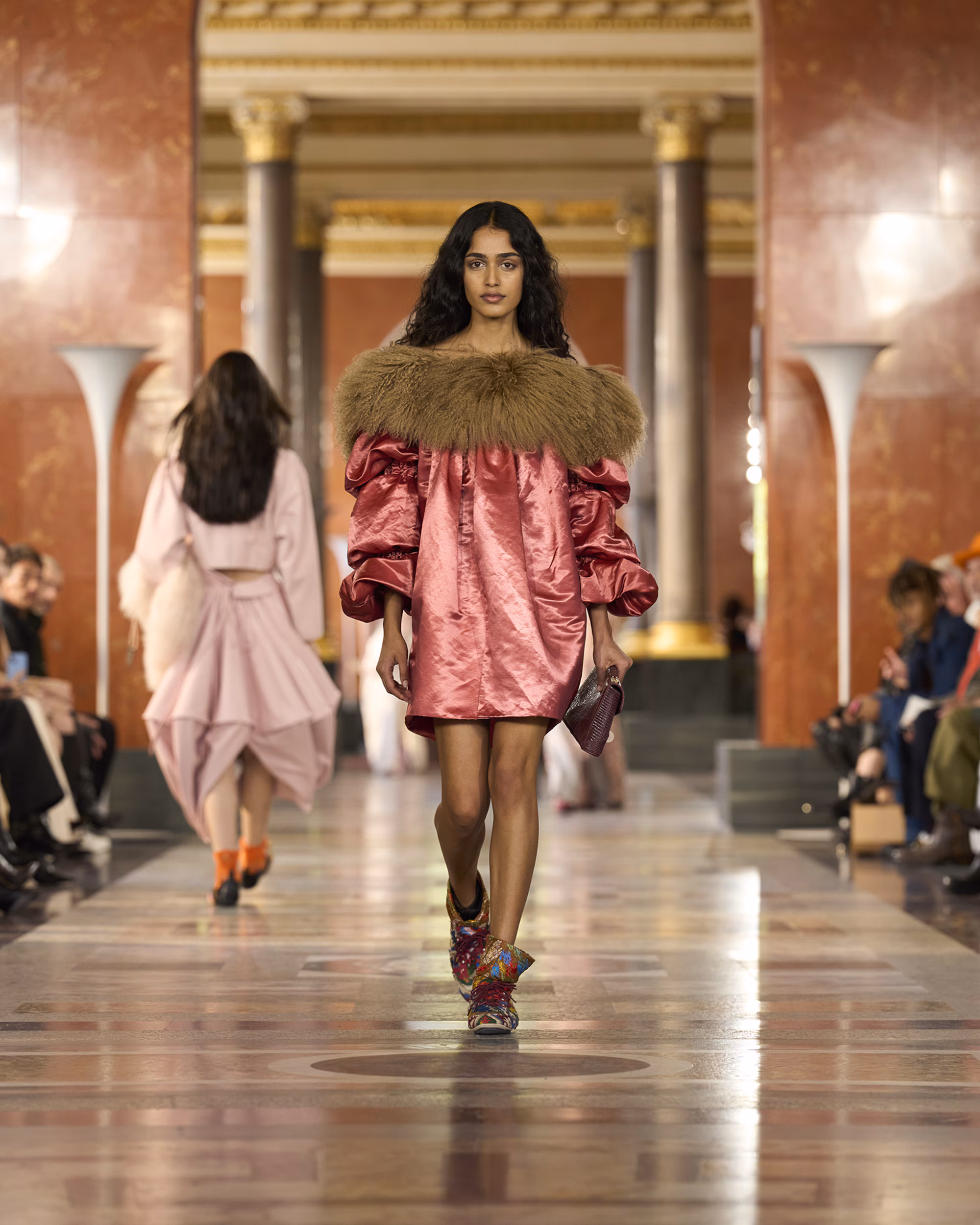 WOMEN_SS26_SHOW_RUNWAY_LOOKS_15_FIO00426_LV-COM_DII_1600x2000