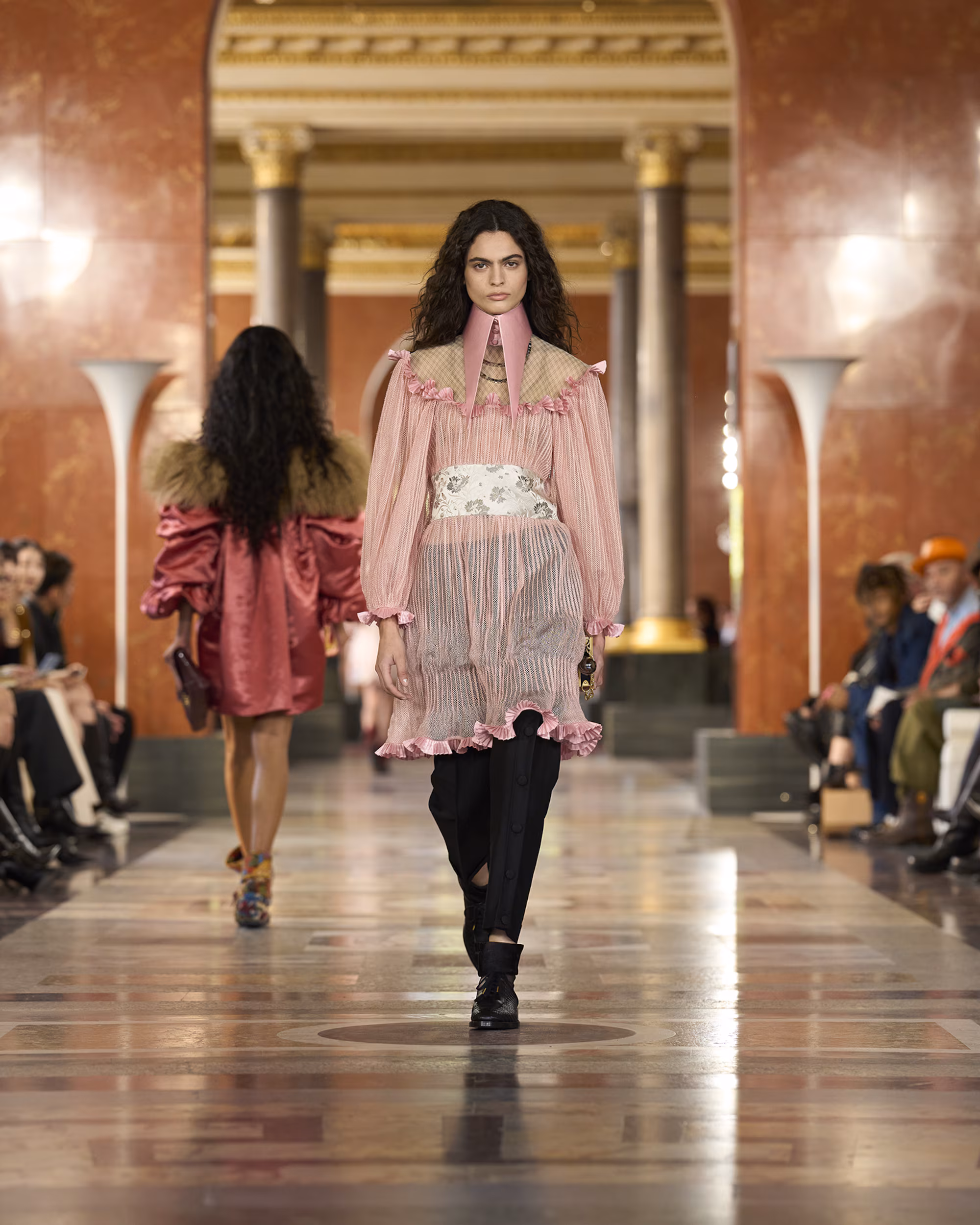 WOMEN_SS26_SHOW_RUNWAY_LOOKS_17_FIO00480_LV-COM_DII_1600x2000
