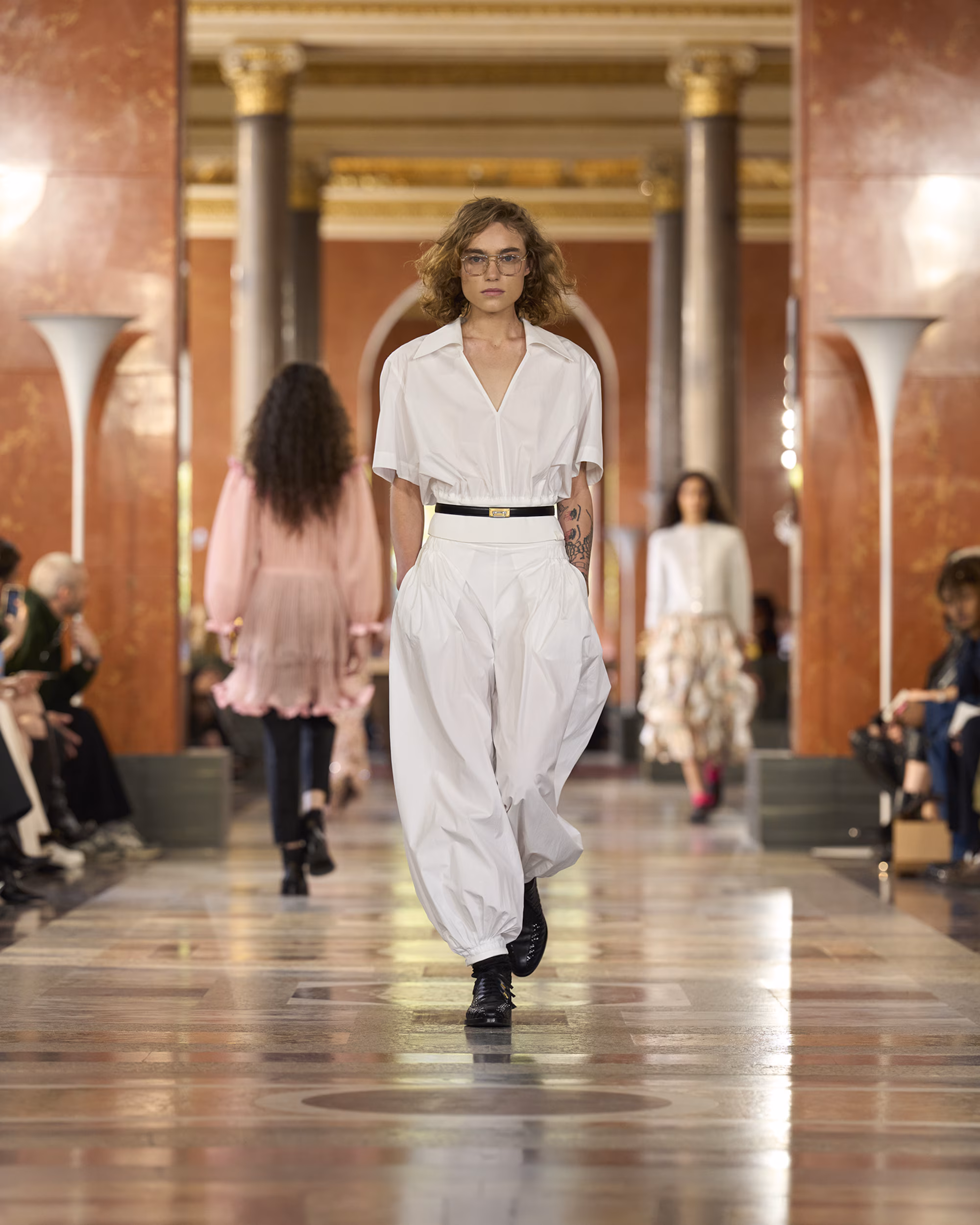 WOMEN_SS26_SHOW_RUNWAY_LOOKS_19_FIO00525_LV-COM_DII_1600x2000