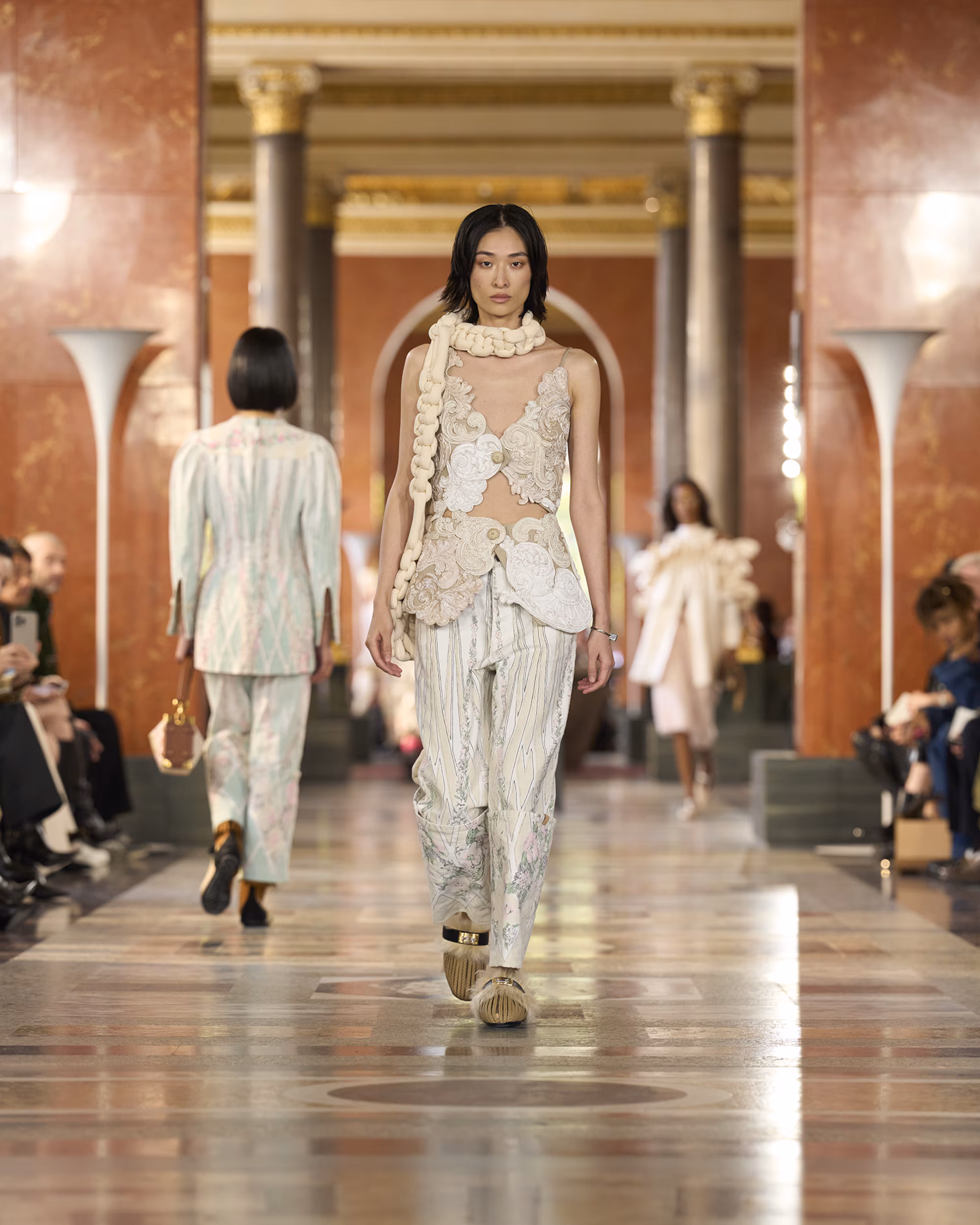WOMEN_SS26_SHOW_RUNWAY_LOOKS_23_FIO00632_LV-COM_DII_1600x2000