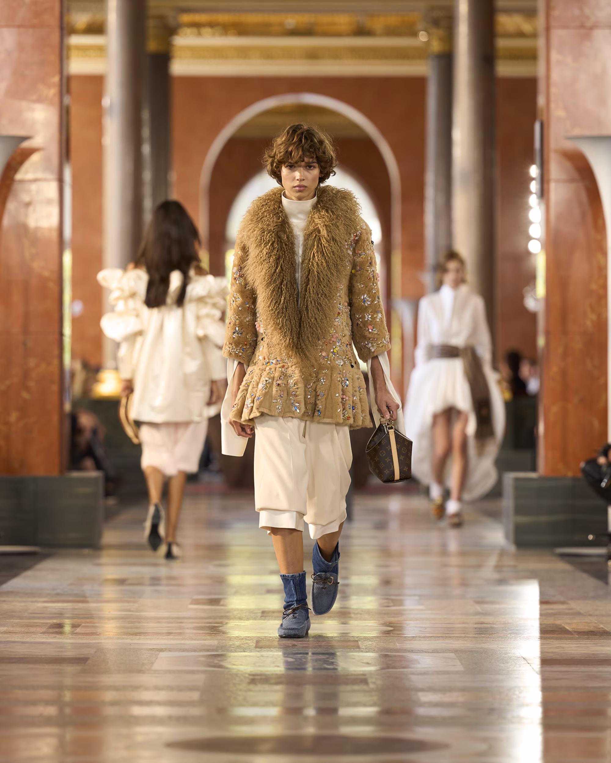 WOMEN_SS26_SHOW_RUNWAY_LOOKS_26_FIO00707_LV-COM_DII_1600x2000