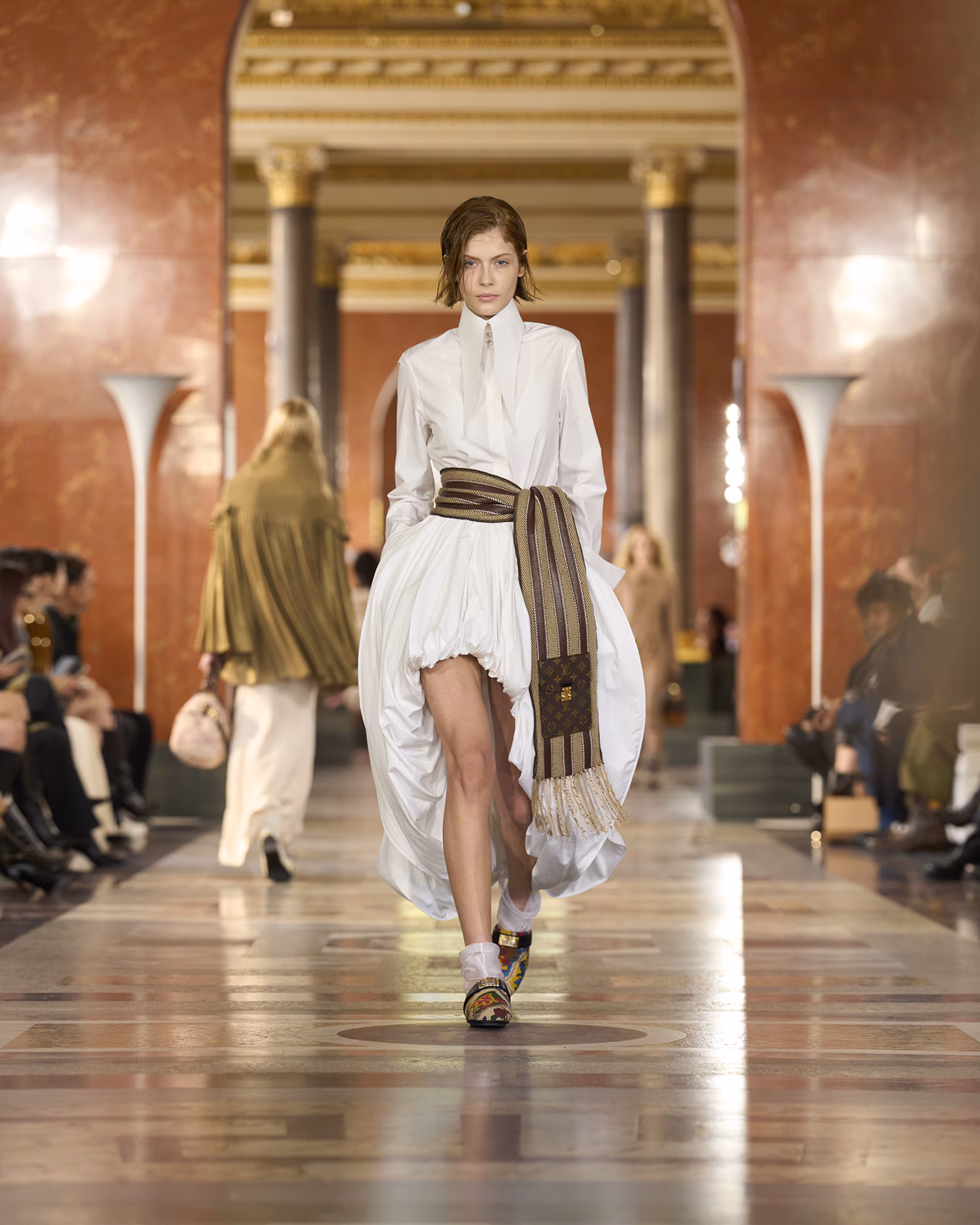 WOMEN_SS26_SHOW_RUNWAY_LOOKS_27_FIO00748_LV-COM_DII_1600x2000