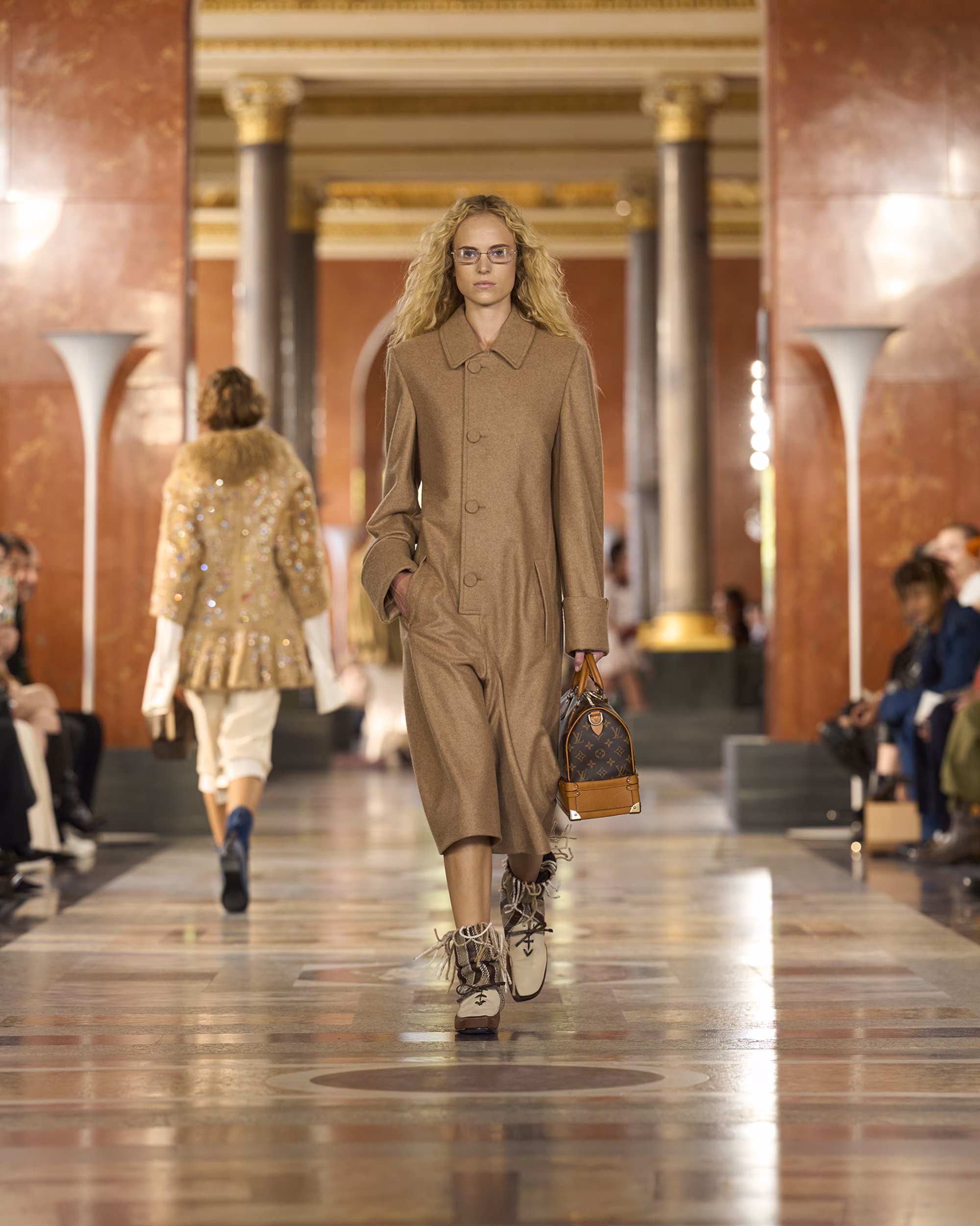 WOMEN_SS26_SHOW_RUNWAY_LOOKS_28_FIO00769_LV-COM_DII_1600x2000