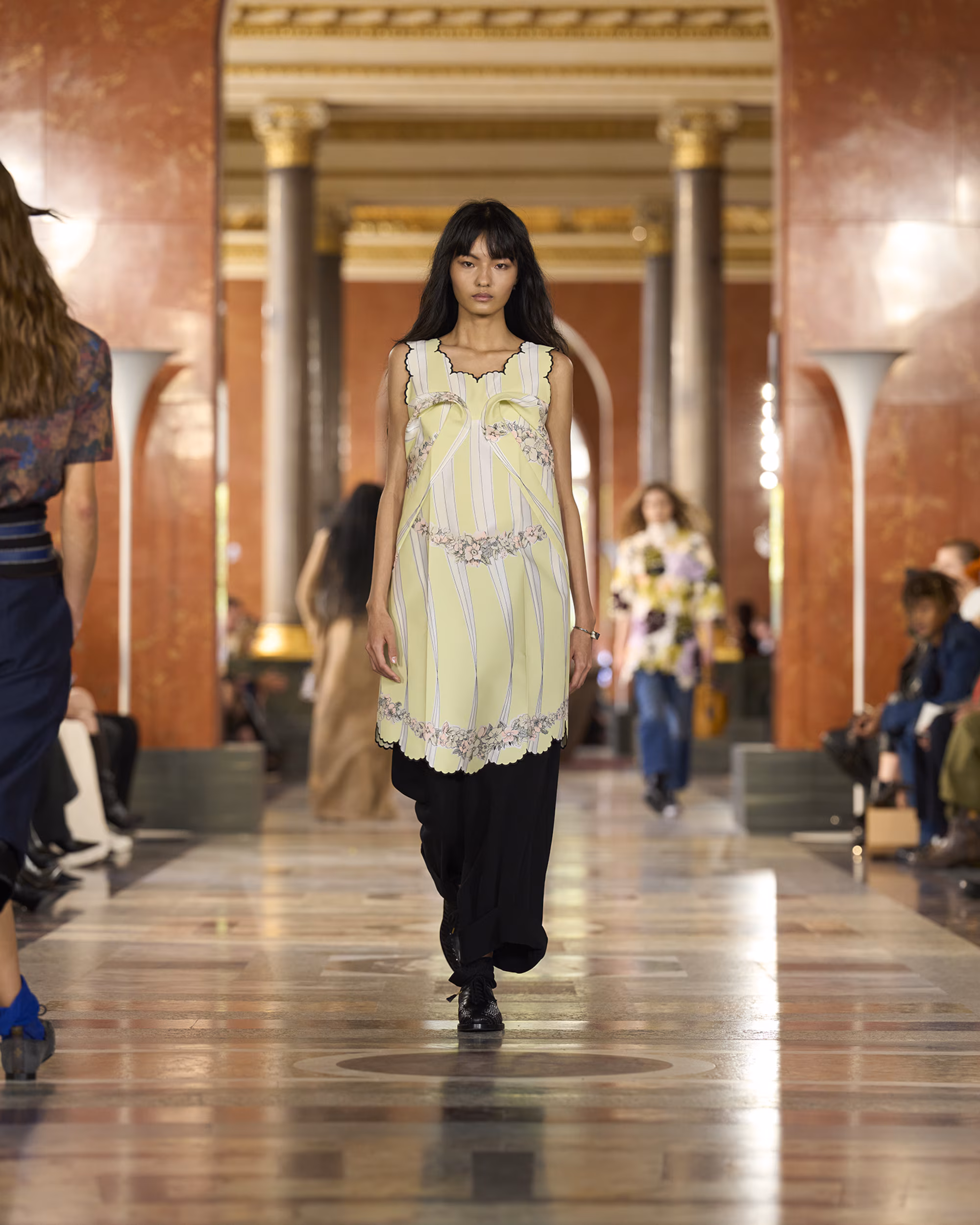 WOMEN_SS26_SHOW_RUNWAY_LOOKS_31_FIO00841_LV-COM_DII_1600x2000