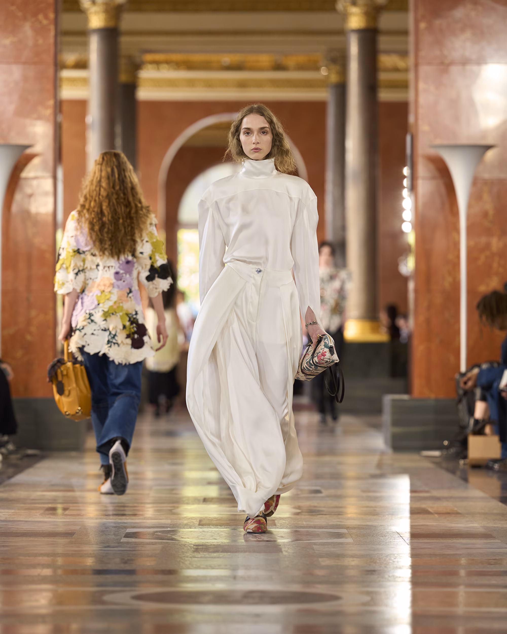 WOMEN_SS26_SHOW_RUNWAY_LOOKS_34_FIO00906_LV-COM_DII_1600x2000