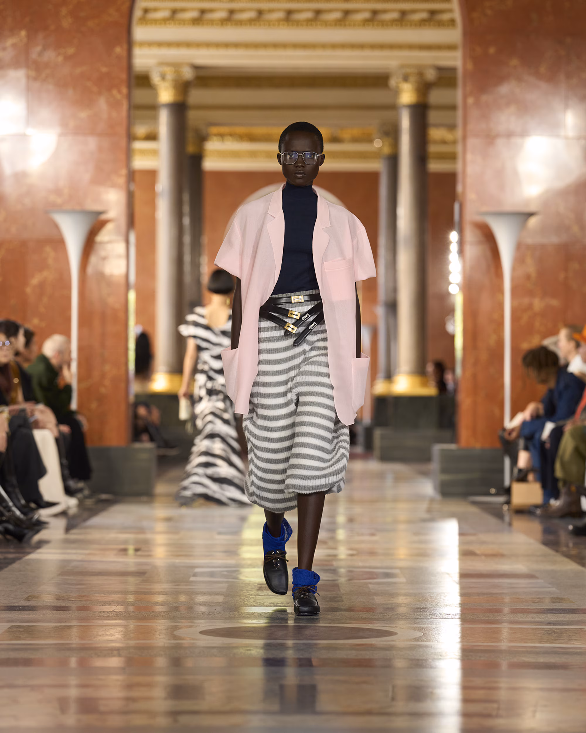 WOMEN_SS26_SHOW_RUNWAY_LOOKS_40_FIO01080_LV-COM_DII_1600x2000