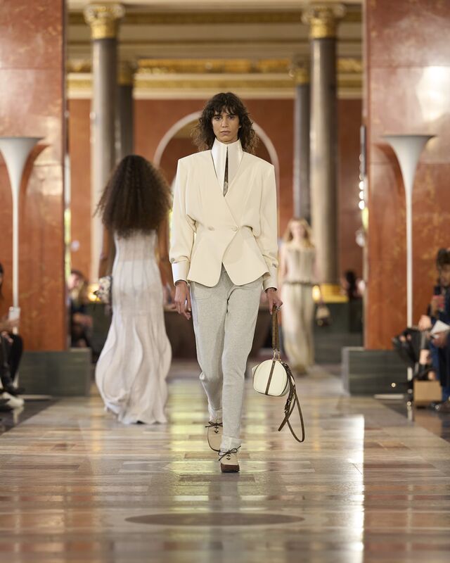 WOMEN_SS26_SHOW_RUNWAY_LOOKS_6_FIO00159_LV-COM_DII_1600x2000