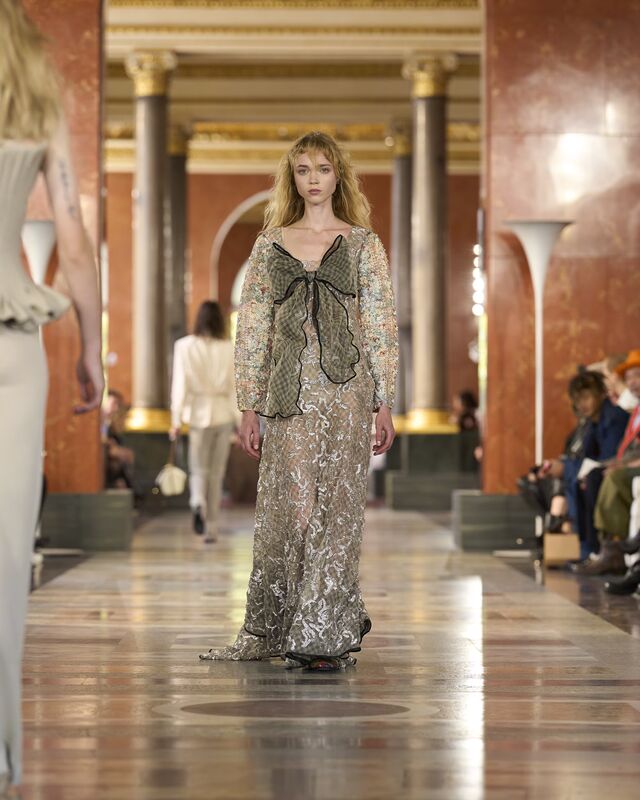 WOMEN_SS26_SHOW_RUNWAY_LOOKS_8_FIO00215_LV-COM_DII_1600x2000