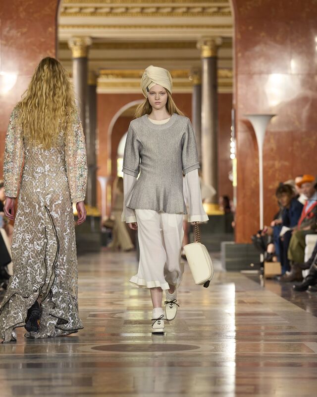 WOMEN_SS26_SHOW_RUNWAY_LOOKS_10_FIO00281_LV-COM_DII_1600x2000