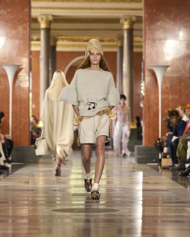 WOMEN_SS26_SHOW_RUNWAY_LOOKS_11_FIO00303_LV-COM_DII_1600x2000