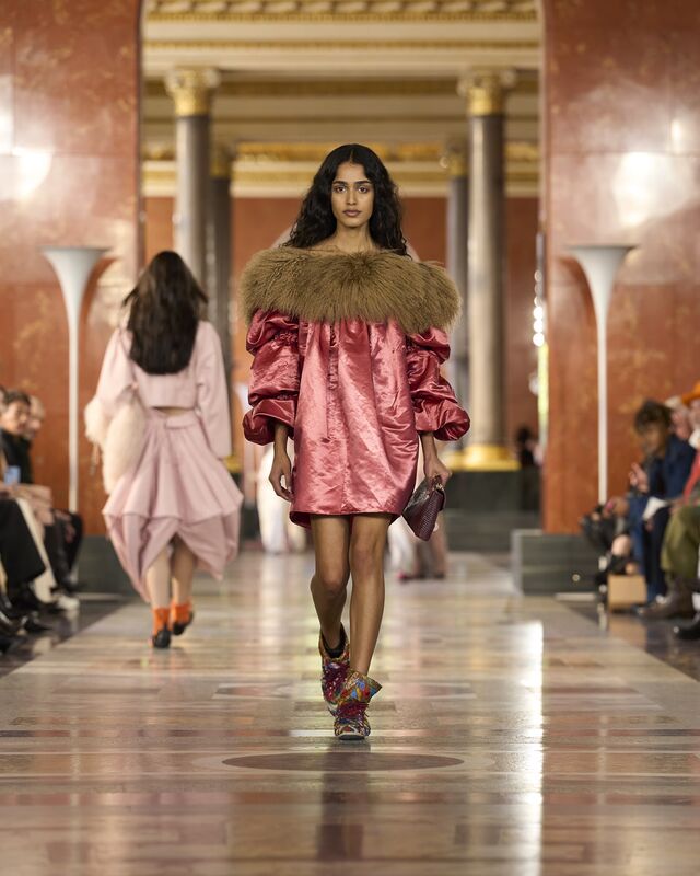 WOMEN_SS26_SHOW_RUNWAY_LOOKS_15_FIO00426_LV-COM_DII_1600x2000