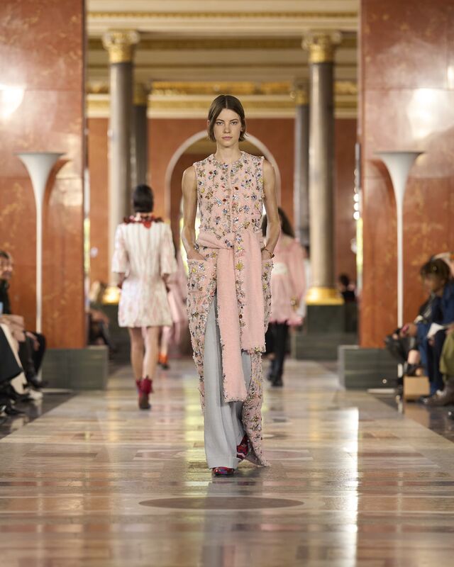 WOMEN_SS26_SHOW_RUNWAY_LOOKS_16_FIO00448_LV-COM_DII_1600x2000