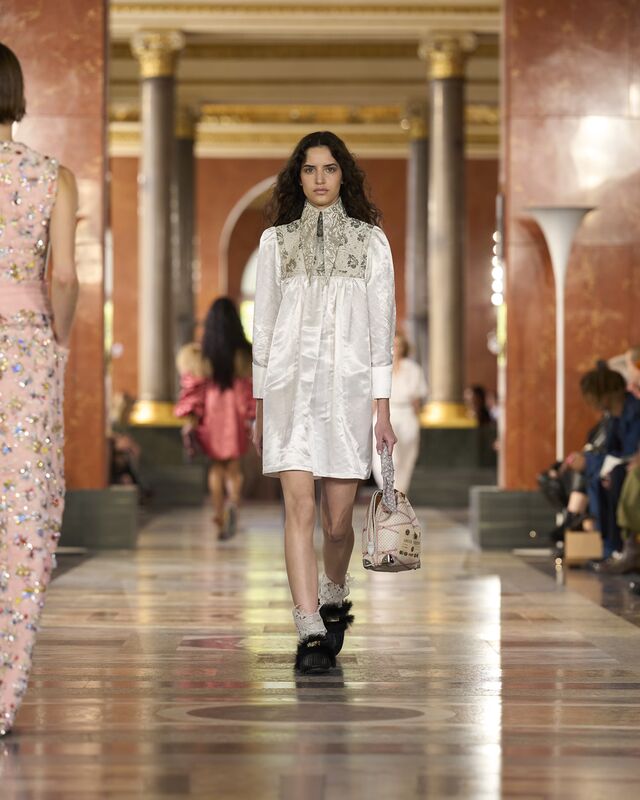 WOMEN_SS26_SHOW_RUNWAY_LOOKS_18_FIO00498_LV-COM_DII_1600x2000