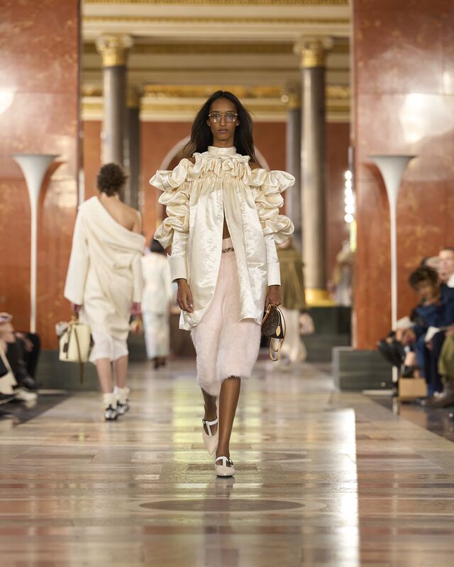 WOMEN_SS26_SHOW_RUNWAY_LOOKS_24_FIO00659_LV-COM_DII_1600x2000