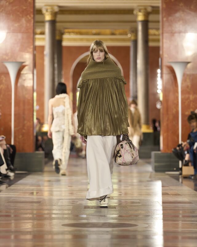 WOMEN_SS26_SHOW_RUNWAY_LOOKS_25_FIO00686_LV-COM_DII_1600x2000