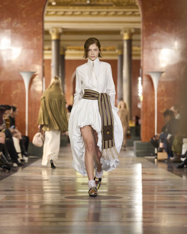WOMEN_SS26_SHOW_RUNWAY_LOOKS_27_FIO00748_LV-COM_DII_1600x2000
