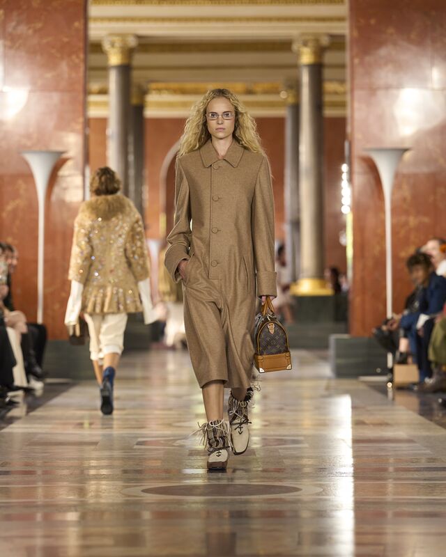 WOMEN_SS26_SHOW_RUNWAY_LOOKS_28_FIO00769_LV-COM_DII_1600x2000