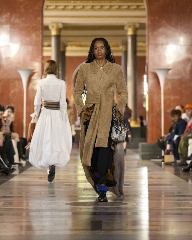 WOMEN_SS26_SHOW_RUNWAY_LOOKS_29_FIO00794_LV-COM_DII_1600x2000