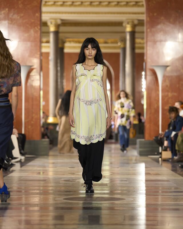 WOMEN_SS26_SHOW_RUNWAY_LOOKS_31_FIO00841_LV-COM_DII_1600x2000