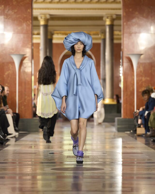 WOMEN_SS26_SHOW_RUNWAY_LOOKS_33_FIO00890_LV-COM_DII_1600x2000