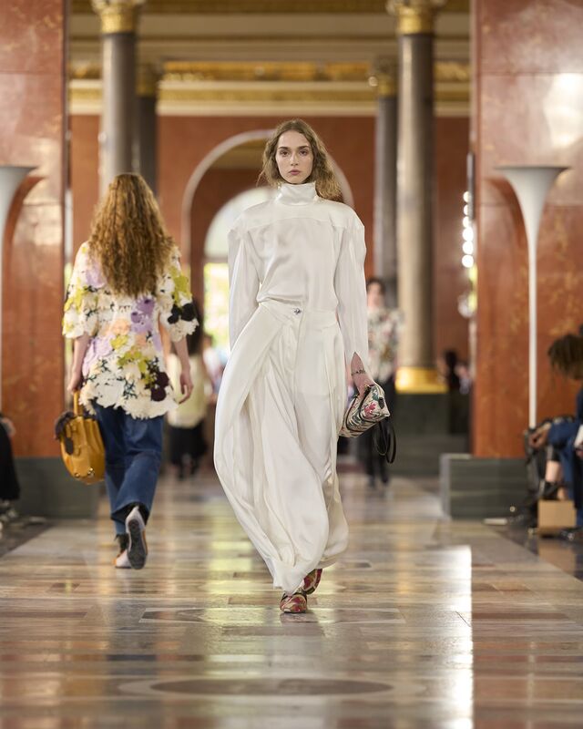 WOMEN_SS26_SHOW_RUNWAY_LOOKS_34_FIO00906_LV-COM_DII_1600x2000
