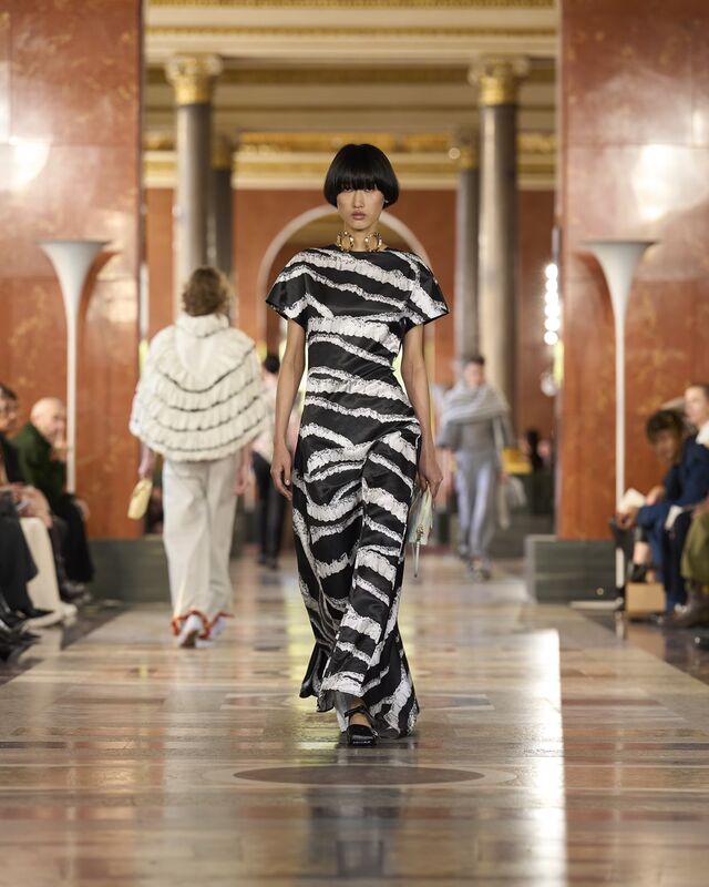 WOMEN_SS26_SHOW_RUNWAY_LOOKS_38_FIO01025_LV-COM_DII_1600x2000