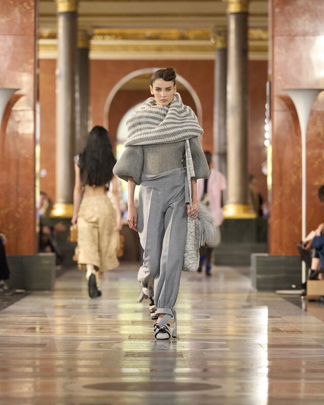 WOMEN_SS26_SHOW_RUNWAY_LOOKS_39_FIO01039_LV-COM_DII_1600x2000